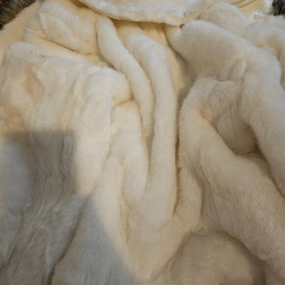 Ann Taylor Loft Sz 4 Faux White Mink Fur Crop Coat Soft Wedding Bride Classic - Picture 11 of 11